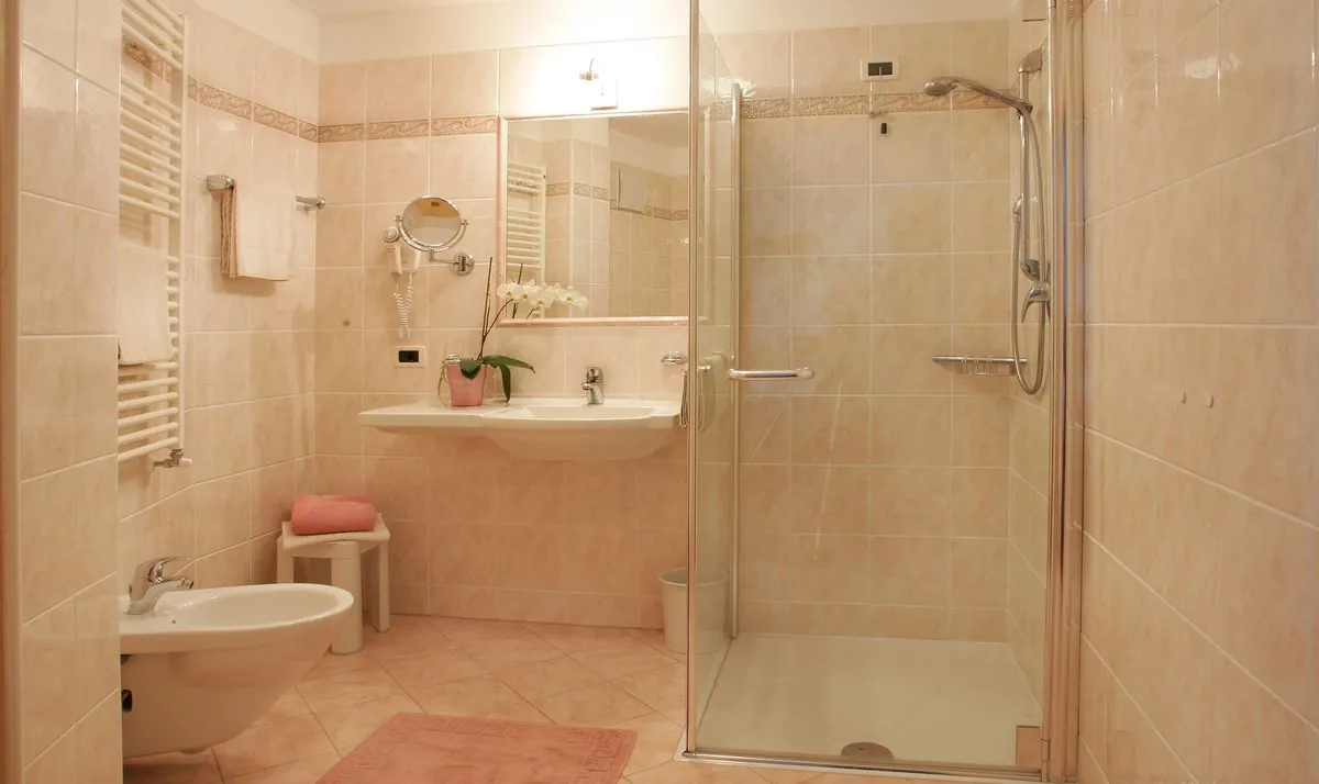 Badezimmer eines Komfortzimmers