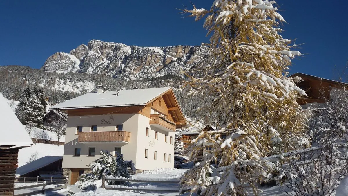 Haus Puez im Schnee