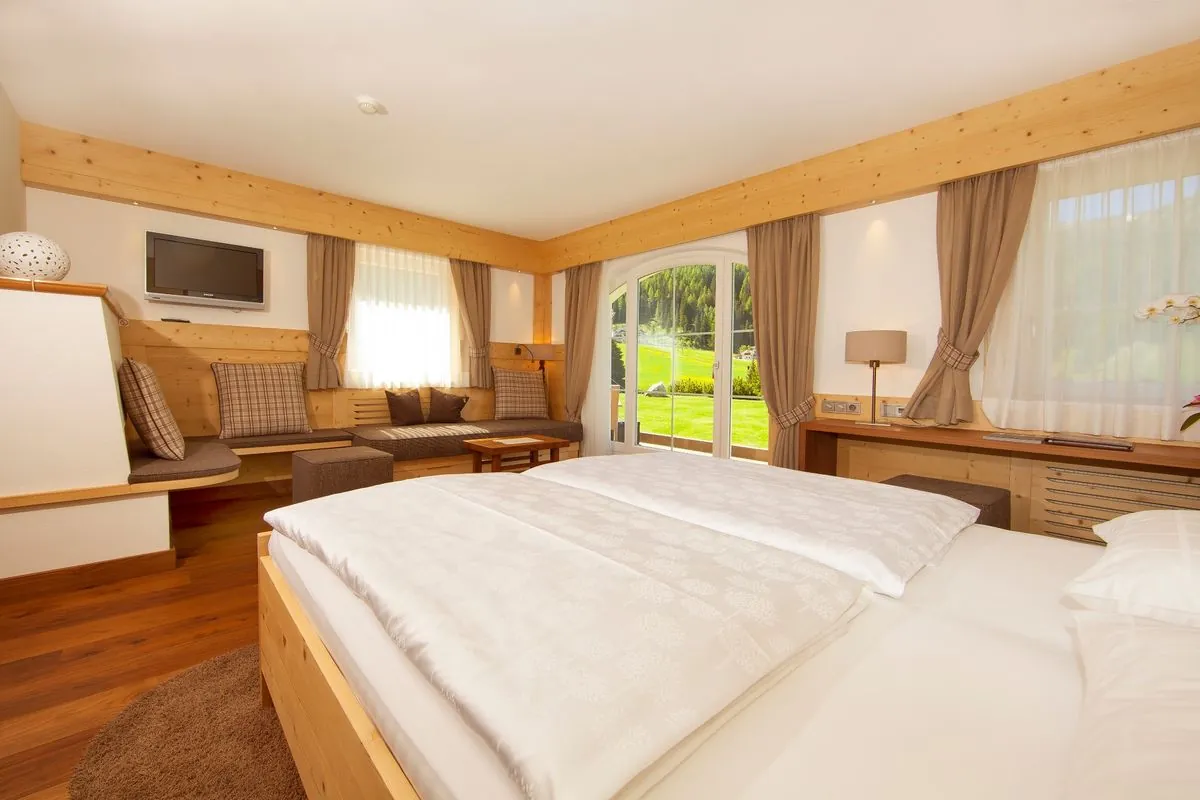 Romantik Suite mit Blick in den Garten