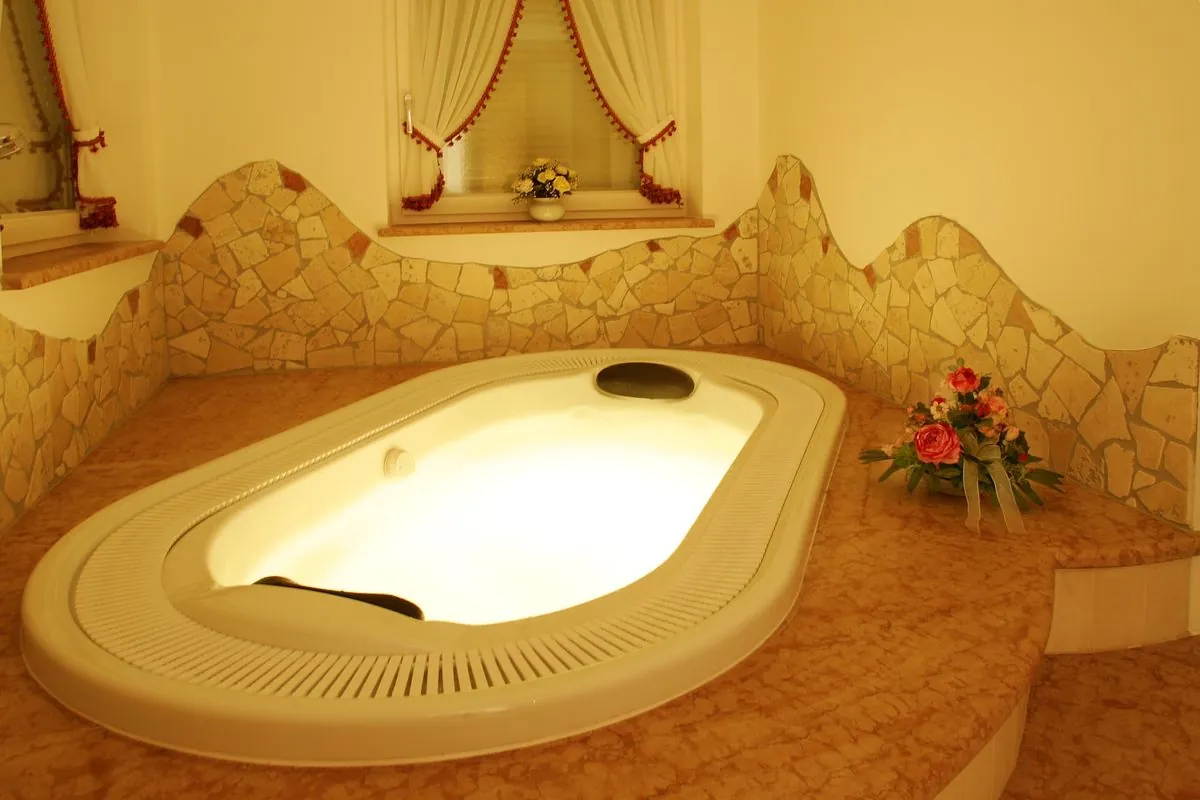 Whirlpool im Wellnessbereich